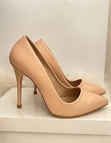 Stiletto topuklu ayakkabı