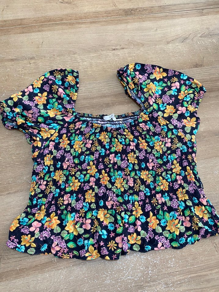 Çiçek Desenli Kısa  Bluz - Görsel 2