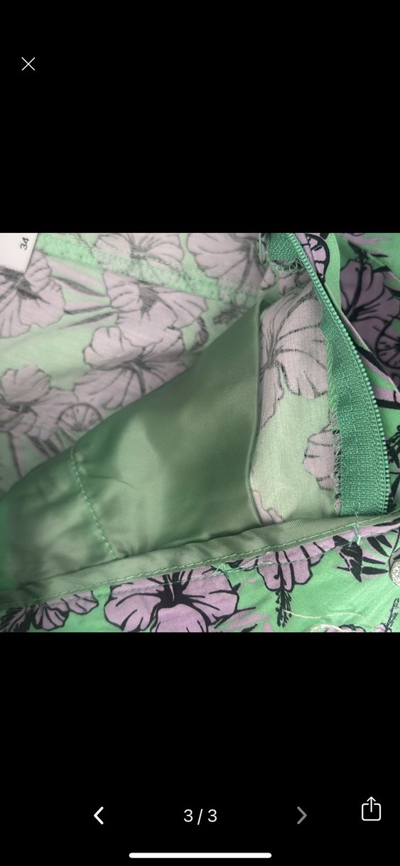 Düğmeli Yeşil Çiçek Desenli Mini Şort - Görsel 3