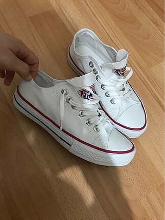 Beyaz converse