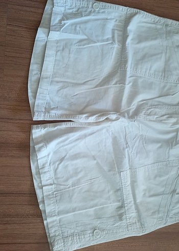 Düğmeli Beyaz Midi Şort - Görsel 9