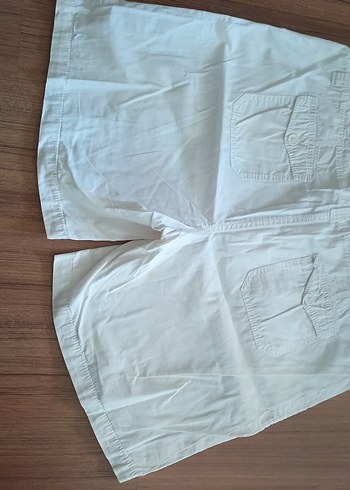 Düğmeli Beyaz Midi Şort - Görsel 8