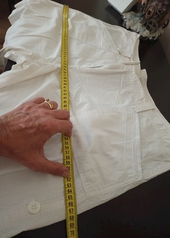 Düğmeli Beyaz Midi Şort - Görsel 5