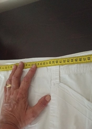 Düğmeli Beyaz Midi Şort - Görsel 7