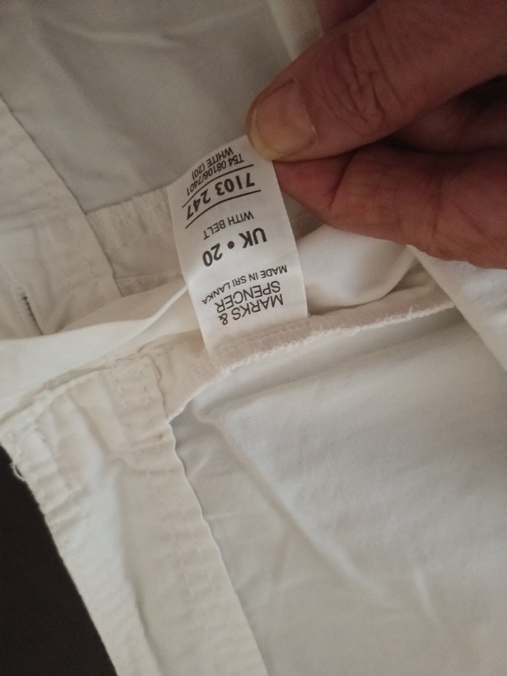 Düğmeli Beyaz Midi Şort - Görsel 4