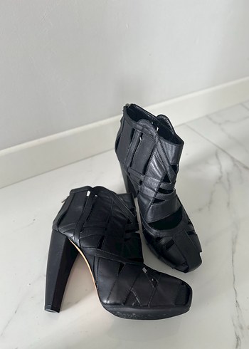 38 Beden Christiah Dior Bootie
