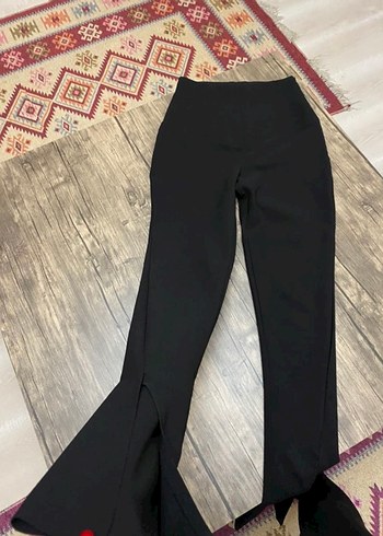 Dar kesim siyah pantolon