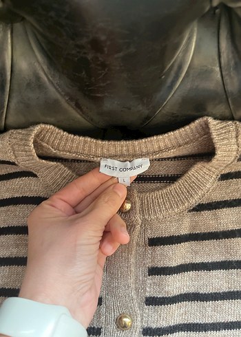 Bej Çizgili Düğmeli Kadın Hırka - Görsel 5