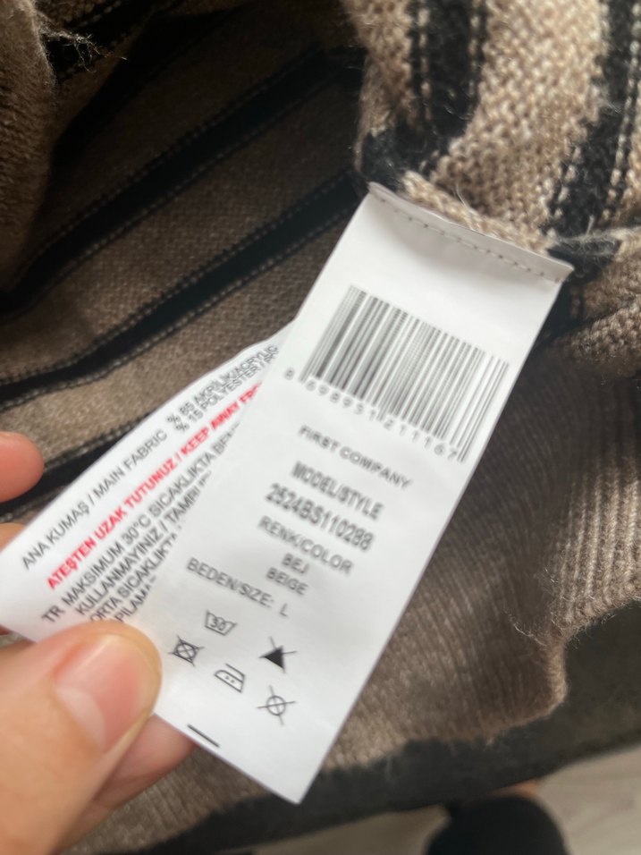 Bej Çizgili Düğmeli Kadın Hırka - Görsel 4