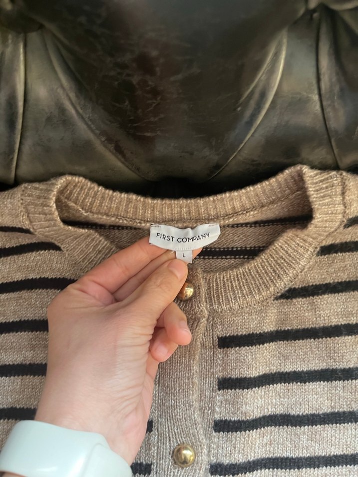 Bej Çizgili Düğmeli Kadın Hırka - Görsel 5