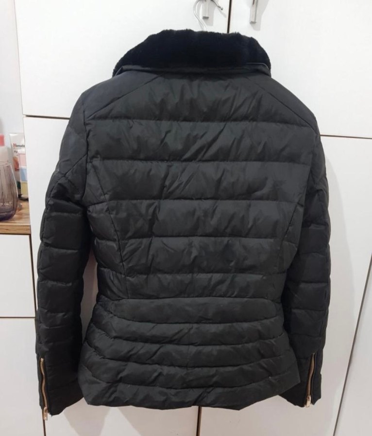 Siyah Kürklü Kadın  zara mont - Görsel 2