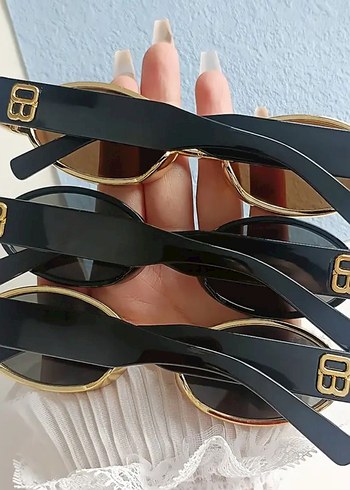 Parlak Altın Çerçeveli Transparan Kadın Güneş Gözlüğü - Görsel 2