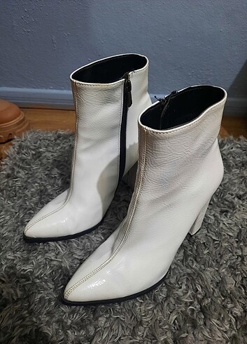 Zara Kalın topuklu beyaz bot