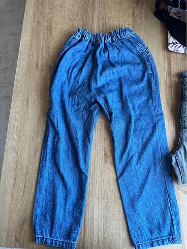 6 Yaş Beden 2 adet kız çocuk mom jeans