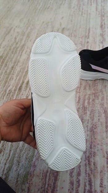 Adidas spor ayakkabi 35 numara ama geniş kalib 36 giyenede olur