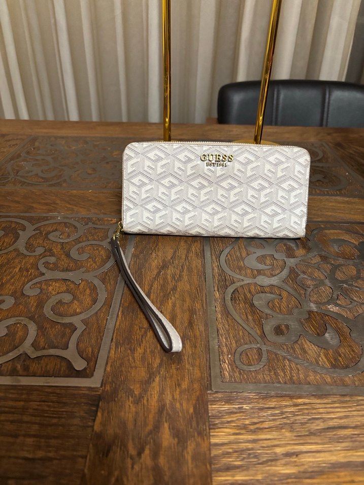 Guess Orjinal Gri Beyaz Fermuarlı Kadın Cüzdan - Görsel 4