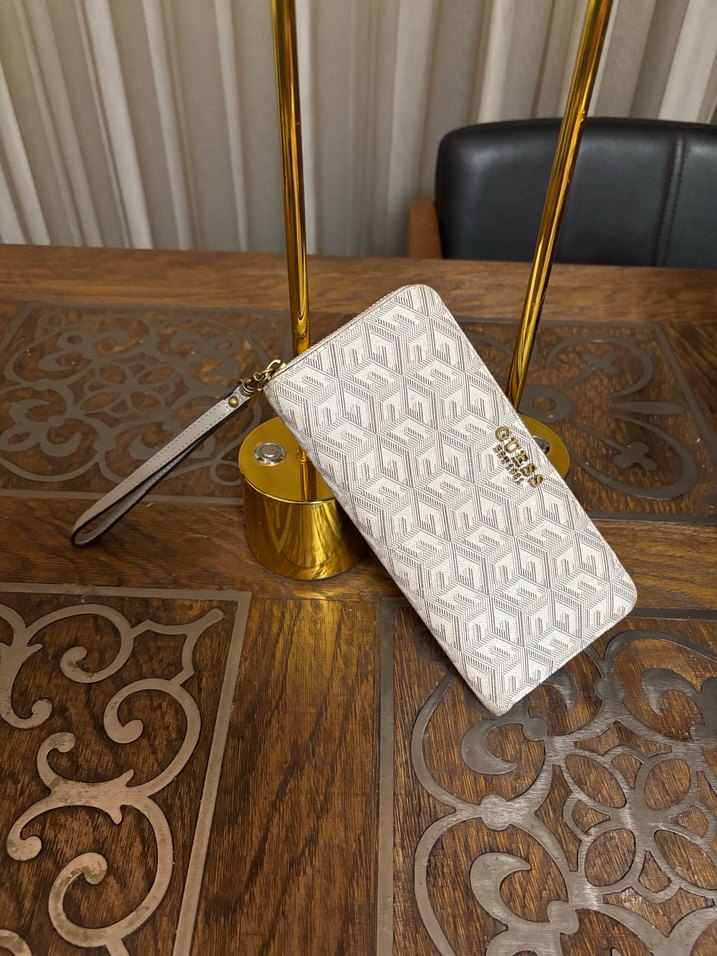 Guess Orjinal Gri Beyaz Fermuarlı Kadın Cüzdan - Görsel 2