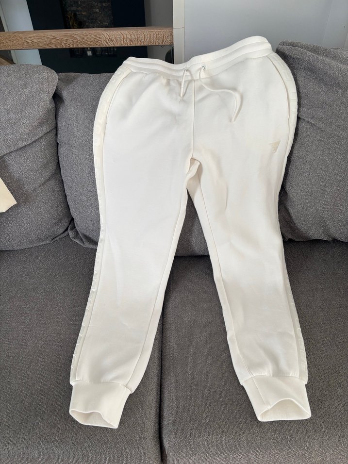 Guess Orjinal L beden beyaz eşofman altı - Görsel 2