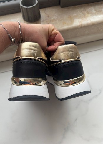 Guess Orjinal,yeni sezon38 numara.Siyah spor ayakkabı - Görsel 2