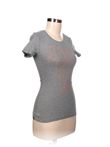 Nike Nike T-shirt %70 İndirimli.