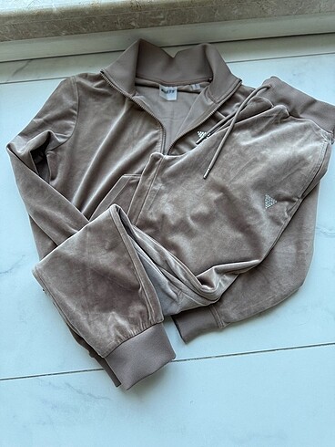 Guess Orjinal yeni sezon S beden eşofman takımı