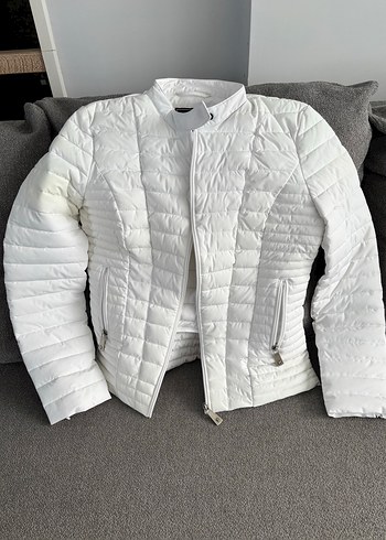 Guess Orjinal beyaz M şişme mont - Görsel 9