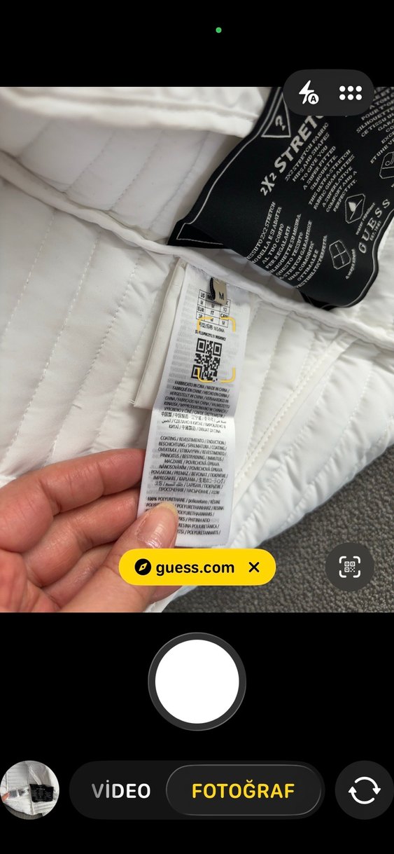 Guess Orjinal beyaz M şişme mont - Görsel 4