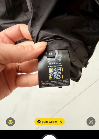 Guess kadın Orjinal siyah mont - Görsel 3