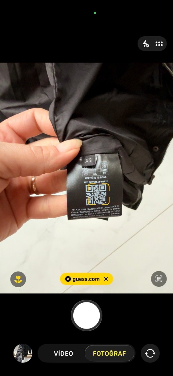 Guess kadın Orjinal siyah mont - Görsel 3