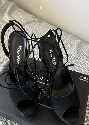 Siyah Bağcıklı Gotik Stiletto Topuklu Ayakkabı