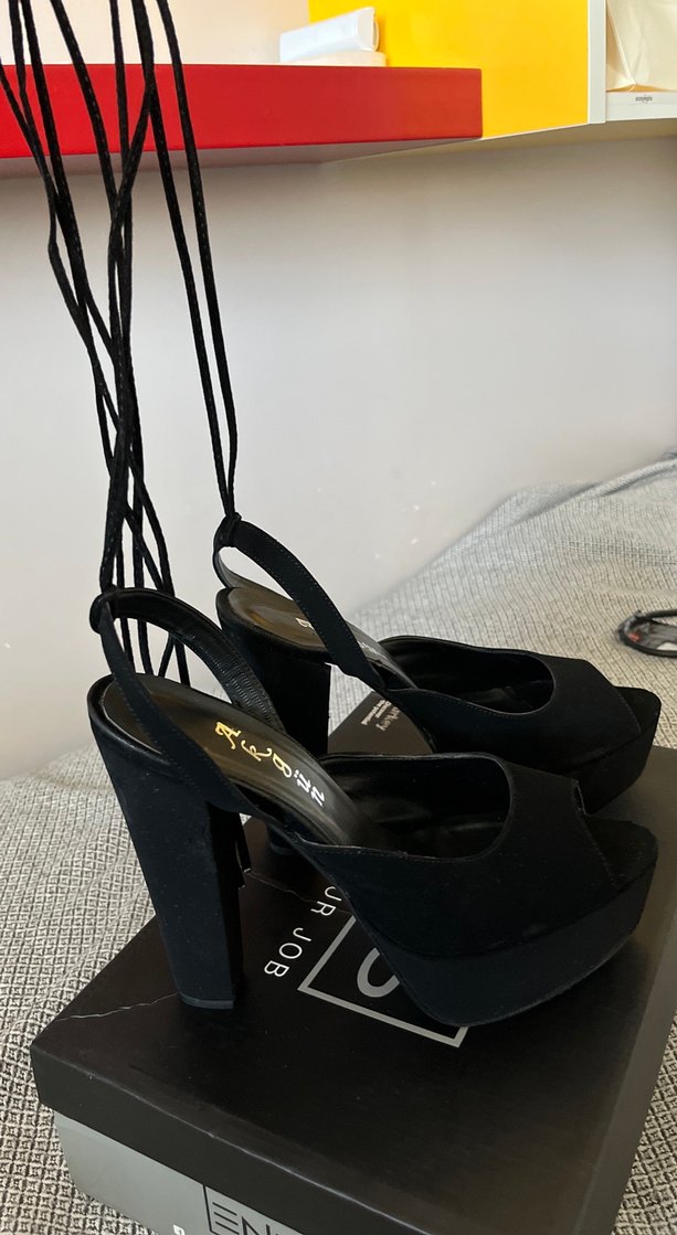 Siyah Bağcıklı Gotik Stiletto Topuklu Ayakkabı - Görsel 3