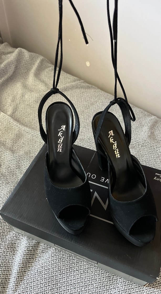 Siyah Bağcıklı Gotik Stiletto Topuklu Ayakkabı - Görsel 2