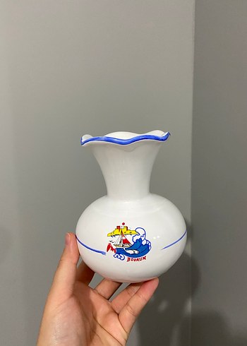 Küçük beyaz bodrum hatırası vazo