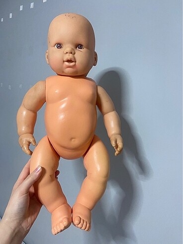 Plastik oyuncak bebek