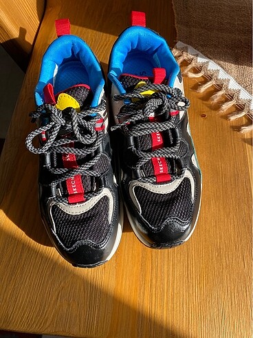Skechers spor ayakkabı