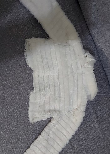 Krem ve Beyaz Gibi Suni Kürk Detaylı Uzun Kollu Kız Çocuk Bolero - Görsel 3