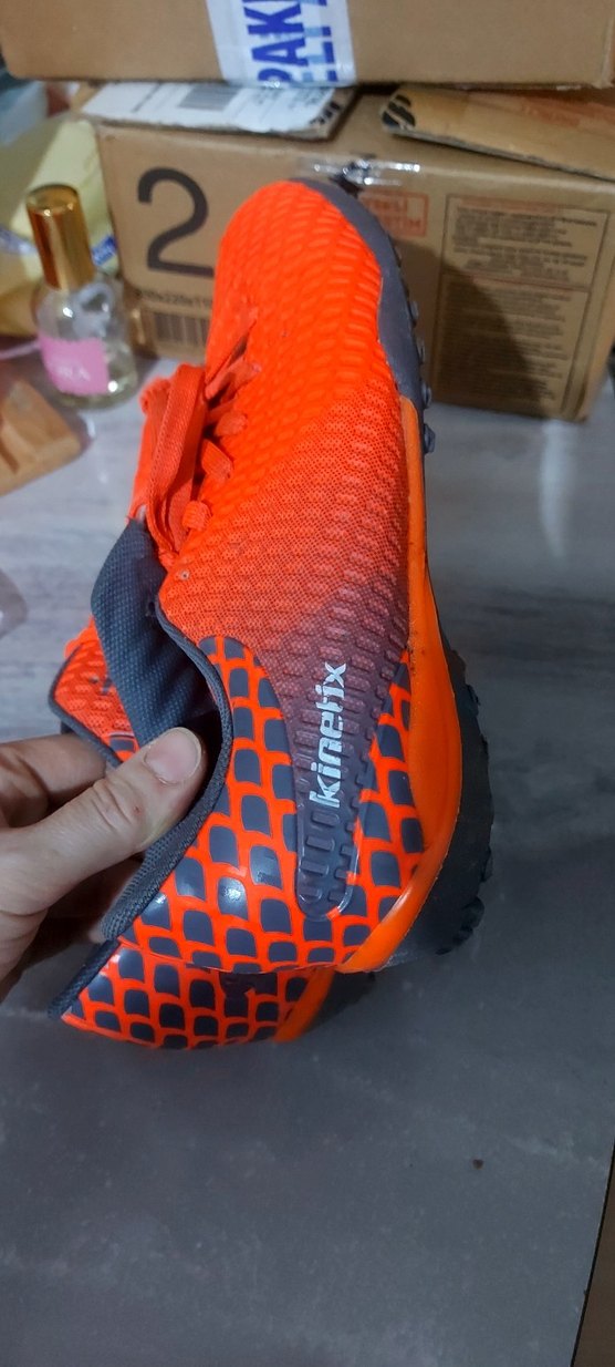 Turuncu Yılan Desenli Erkek Futbol Ayakkabısı - Görsel 2