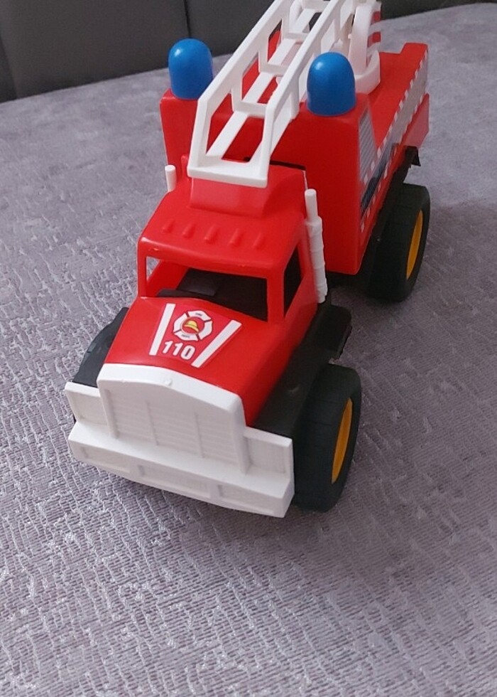 Erkek çocuk 110  itfaiye  araba oyuncak kızıma hediye gelmiştir - Görsel 3