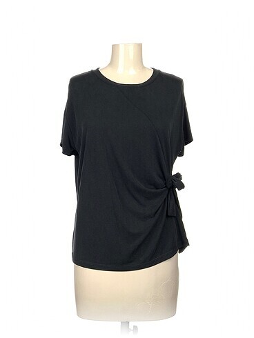 Stradivarius T-shirt %70 İndirimli.