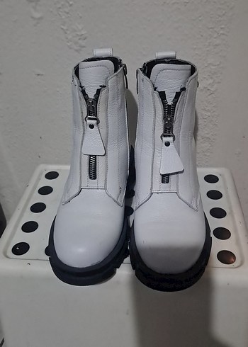 Pierre Cardin Sehir Stiline Uygun Beyaz Deri Bot 36 Numara