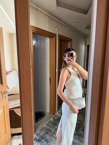 Zara Beyaz takım