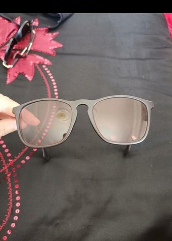 Gri Kadın Minimalist Güneş Gözlüğü