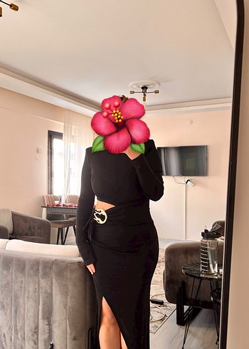 Asimetrik kesim pencereli tokalı elbise - Görsel 4