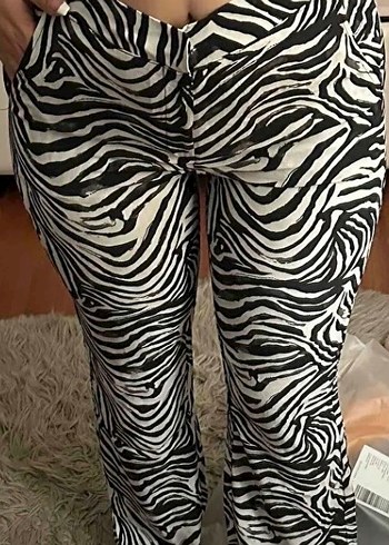 Kadın Zebra Desenli Pilili Kumaş Pantolon - Görsel 2