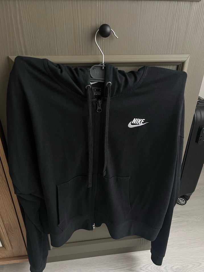 Nike Siyah Kapüşonlu Fermuarlı Kadın ceket Orjinal - Görsel 2