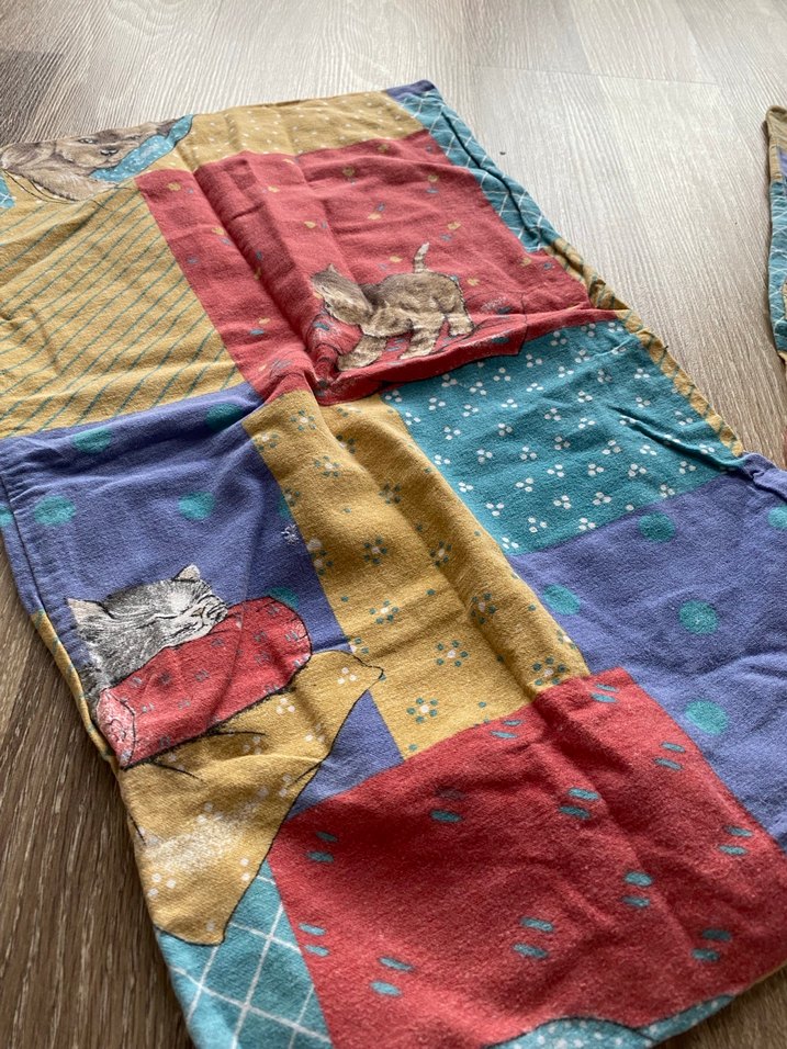 Kedili köpekli hayvan figürlü yastık kılıfı - Görsel 2