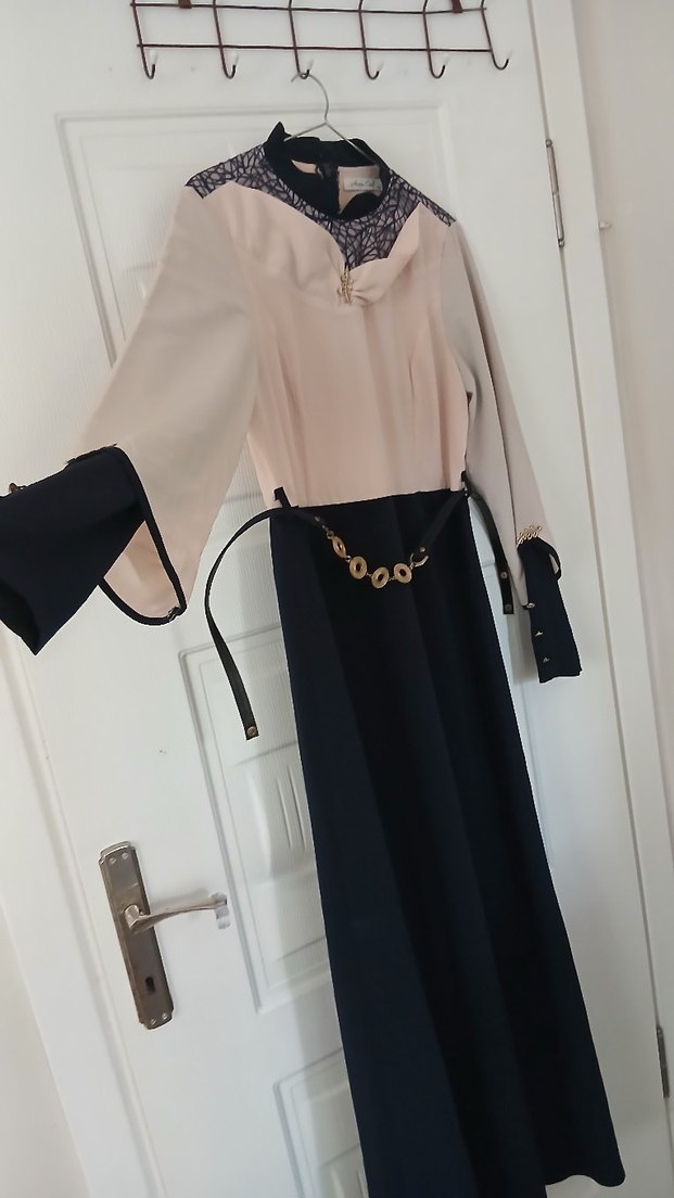 Zincir Detaylı Siyah Uzun Kadın Elbise - Görsel 2