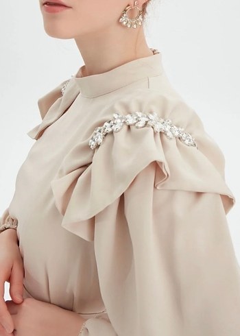 Birgül Bektaş Bej Yüksek Yakalı Uzun Elbise - Görsel 4