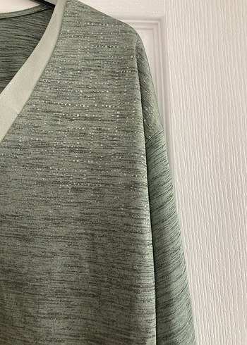 Gri V Yaka Kadın Bluz - Görsel 3