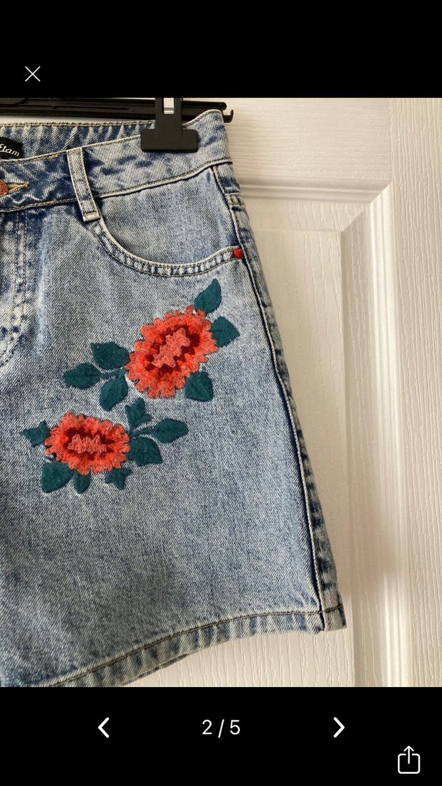 Nakışlı Mavi Bol Kesim Kısa Kot Şort - Görsel 2